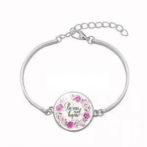 Браслет Be still and know. На белом фоне. Цвет серебро.