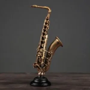 Статуэтка. Саксофон на подставке. Размер 37 х 17 х 10 см.