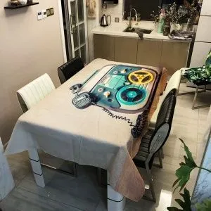 Скатерть с принтом 2718/6 Ретро аудио техника. Полиэстер. Размер 140 х 200 см.