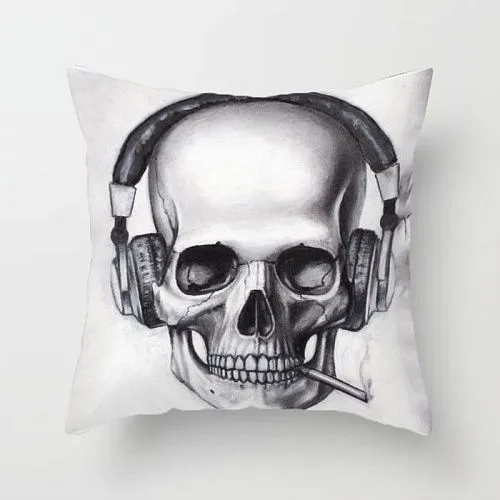 Чехол на декоративную подушку Череп в наушниках с сигаретой. Хлопок. Размер 45 х 45 см.
