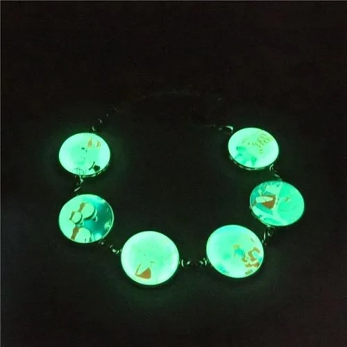 Браслет Снеговики и Санта. Светятся в темноте. Цвет серебро.