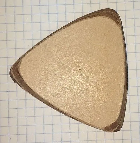 Мозеръ P503 Медиатор кожаный для балалайки контрабас, треугольный, 3х слойный.