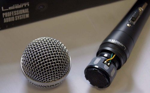 Leem DM-302 Вокальный динамический микрофон проводной.