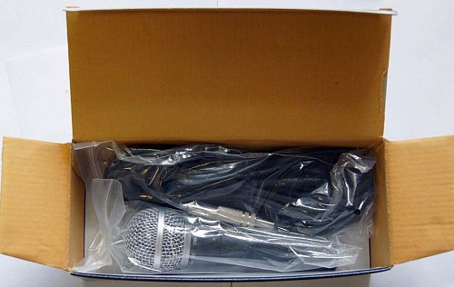 Leem DM-302 Вокальный динамический микрофон проводной.