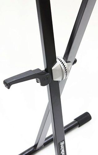 Soundking DF029 Стойка для клавишных инструментов с зажимом.
